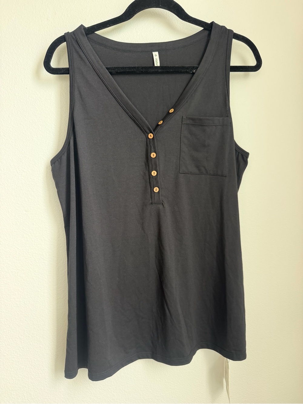 HALARA Black Sleeveless Henley Tank with Pocket